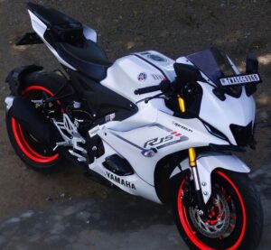 Yamaha R15 v4
