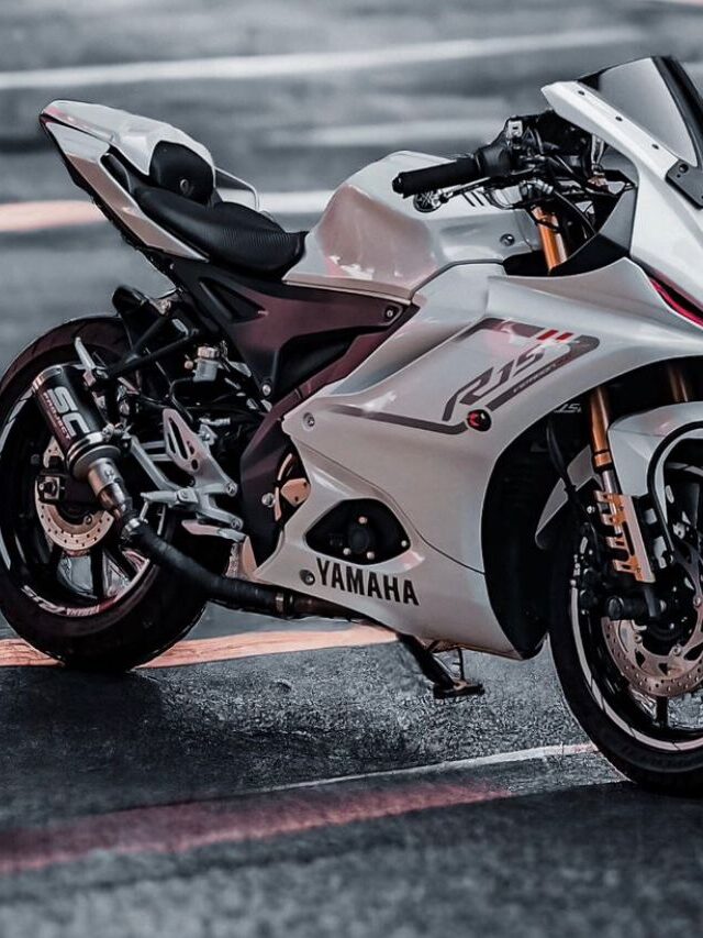 YAMAHA R15 V4